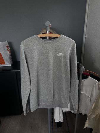 Grauer Nike Sweater Gr. S