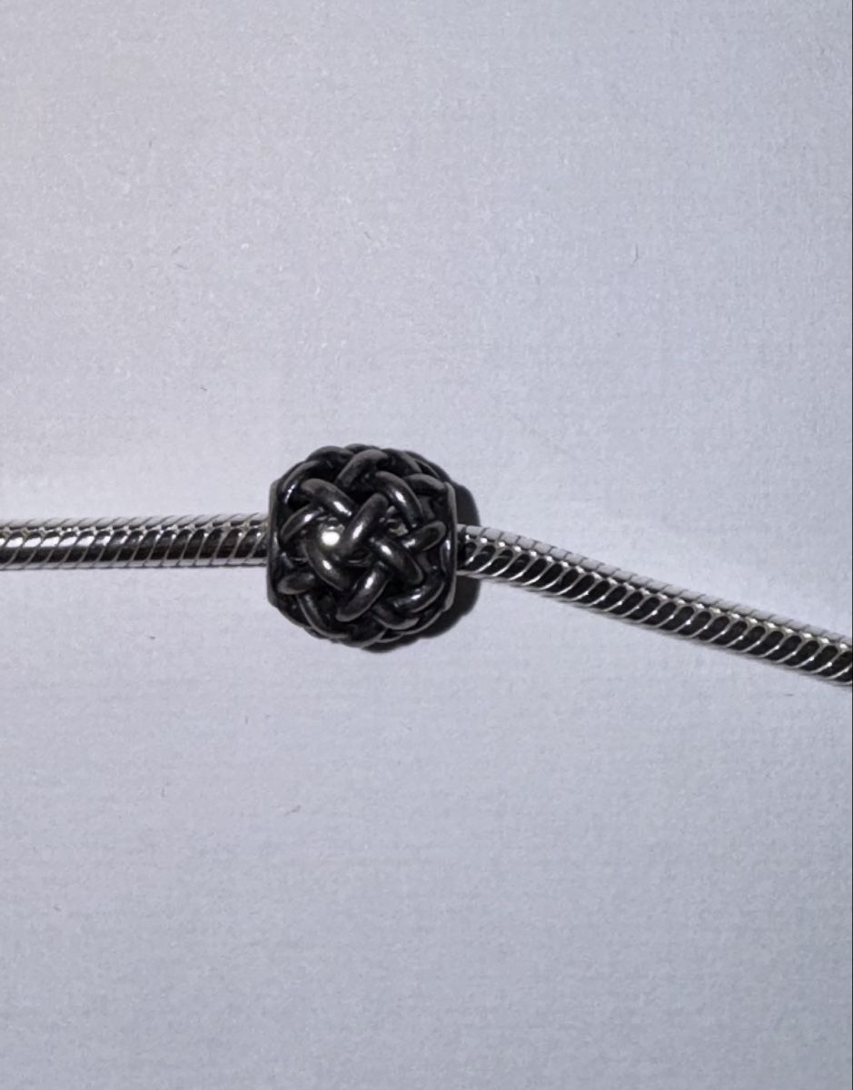 Pandora Ciondoli: Pandora Knoten Design Charm – Usato da Brienz BE venduto da jeyjeyyyyy