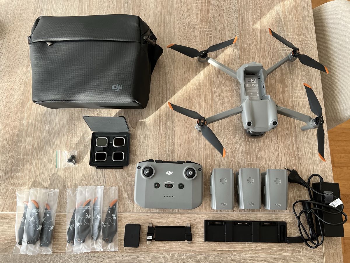 DJI Modellismo RC: DJI AIR 2S Fly More Combo – Nuovo (secondo la descrizione) da Hindelbank venduto da frundi