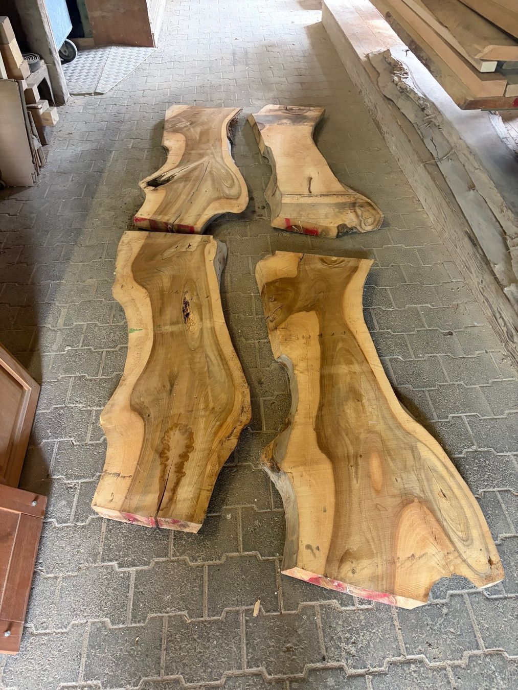 Articoli in legno: Nussbaum Massivholz – Usato da Rothrist venduto da SchHunWerGmbH