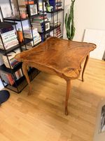 Antiker Tisch – Nussbaum
