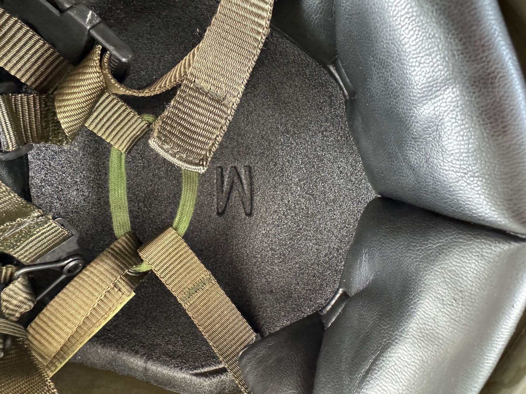 Uniformi & Effetti personali: Armeehelm & Pamir Peltor – Usato da Bern venduto da tradestation 4