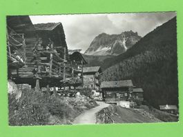Vieux raccards et chalets à St. Luc