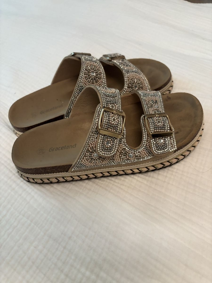 Graceland Scarpe da donna: Sandale Gr. 39 Damen mit Perlen besetzt / glitzert  – Usato da St. Gallen venduto da heartbug