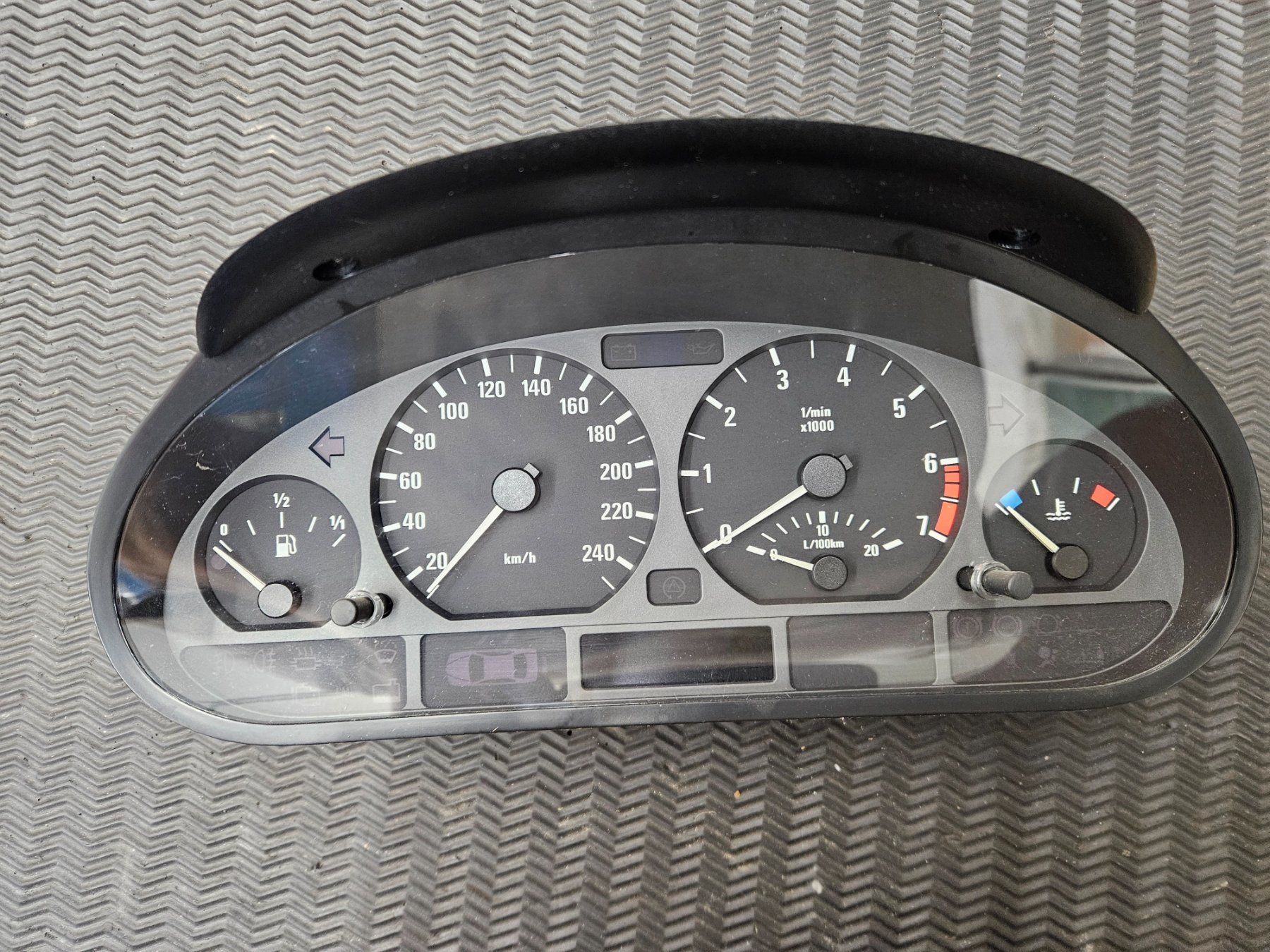 BMW Tutti pezzi di ricambio auto: BMW E46 Tachometer – Usato da Winterthur venduto da ThomasVtec