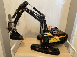 Lego Technic 42215 volvo EC500 Hybrid Bagger zusammengebaut
