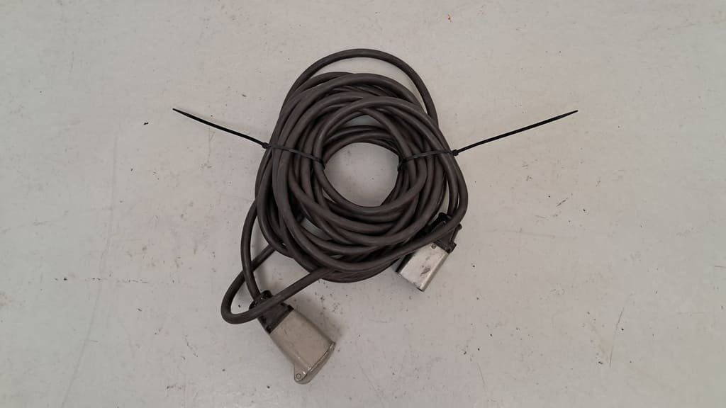 Cavi: Industrie Kabel-Set mit CEE-Stromanschlüsse – Usato da Alpnach-Dorf venduto da Hess-Automobile