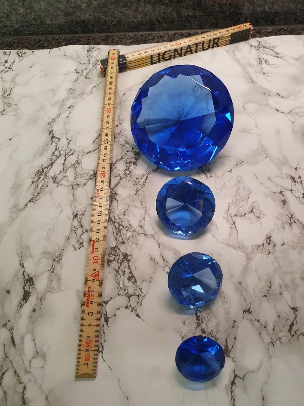 Alle Dekorationen: Deko Diamanten diverse Grössen – Gebraucht aus Dübendorf von Senita3 1
