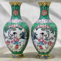 Paire de vases chinois anciens, émaillés, peints à la main