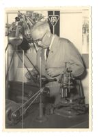 Maschinenbau - Arbeiter an Werkbank - Dreher  Bohrer um 1940