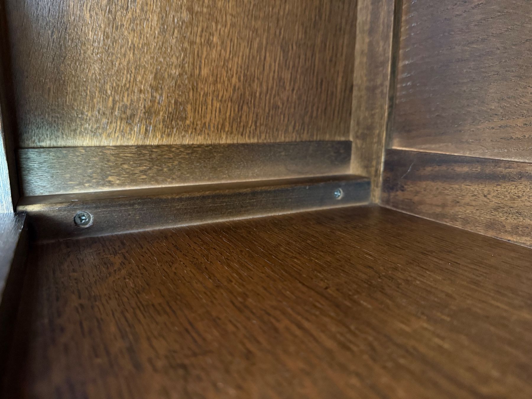 Vetrine: Massiver Eichen-Vitrinenschrank im Tudor-Stil – Usato da Itingen venduto da uhu777 6