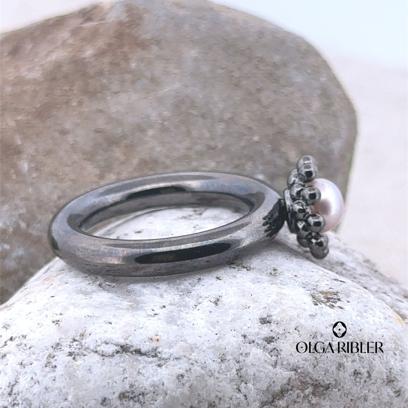 Olga Ribler Anelli: Edelstahl Pneu Ring mit Perle Grösse 60 – Nuovo (secondo la descrizione) da Luzern venduto da Schmuckoutlet 2