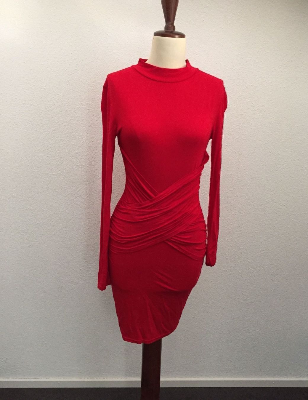 Robes: Schönes Rotes Kleid – Neuf avec emballage d'origine à Zürich par Maria_Felicina