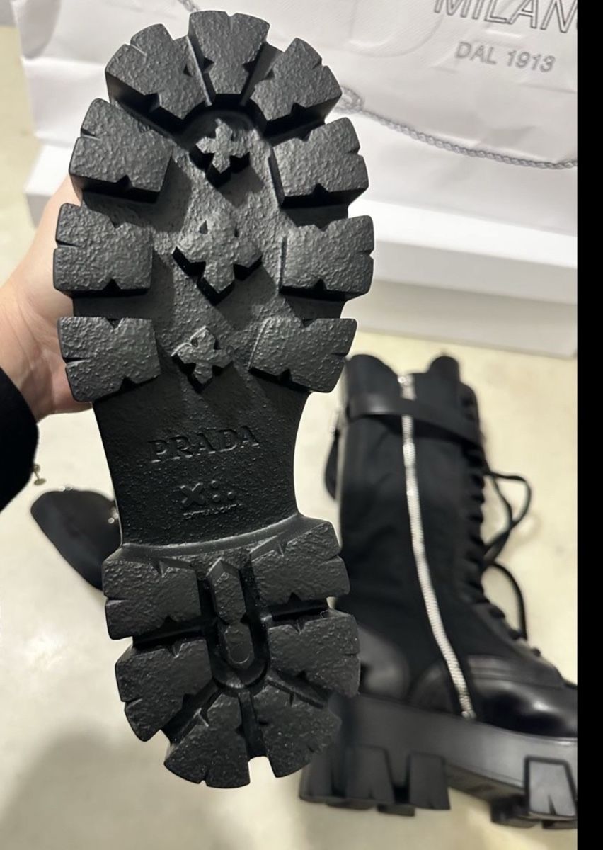 Scarpe da donna: Prada stiefel wie neu – Usato da Volketswil venduto da Modelka 4