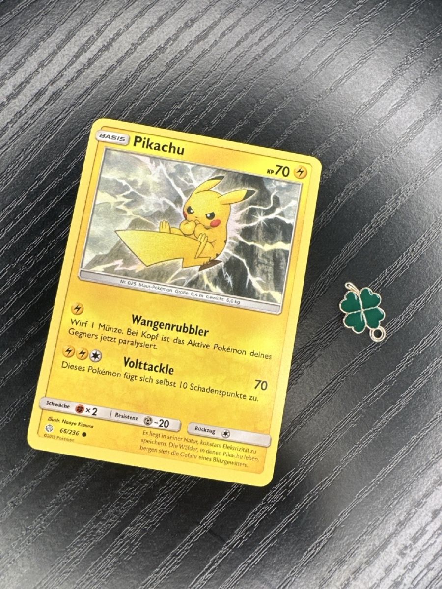 Pokémon Carte collezionabili: Pikachu 66/236 Non Holo 2019 – Usato da Uster venduto da Neonschwarz