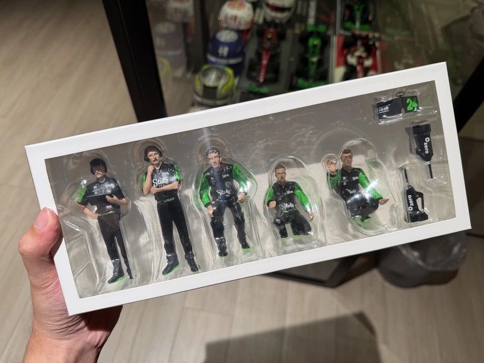Figuren: Formel 1 Figuren Set Pitcrew Sauber Stake 1:18 – Neu und originalverpackt aus Wetzikon ZH von tuningschmiede