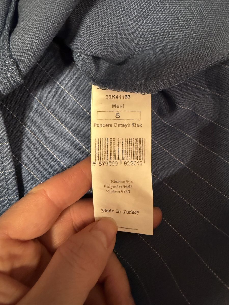 Lotti di vestiti: skirt and crop blazer set, size S/36 – Usato da Horgen venduto da Elizhadz 5