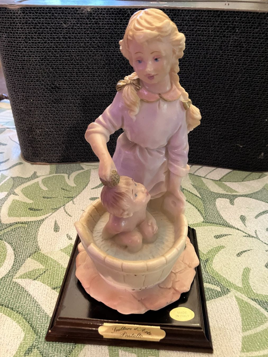Statuette: wunderschöne Figur "Mädchen wäscht Kind" – Usato da ehrendingen venduto da atlan700