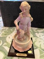 wunderschöne Figur "Mädchen wäscht Kind"
