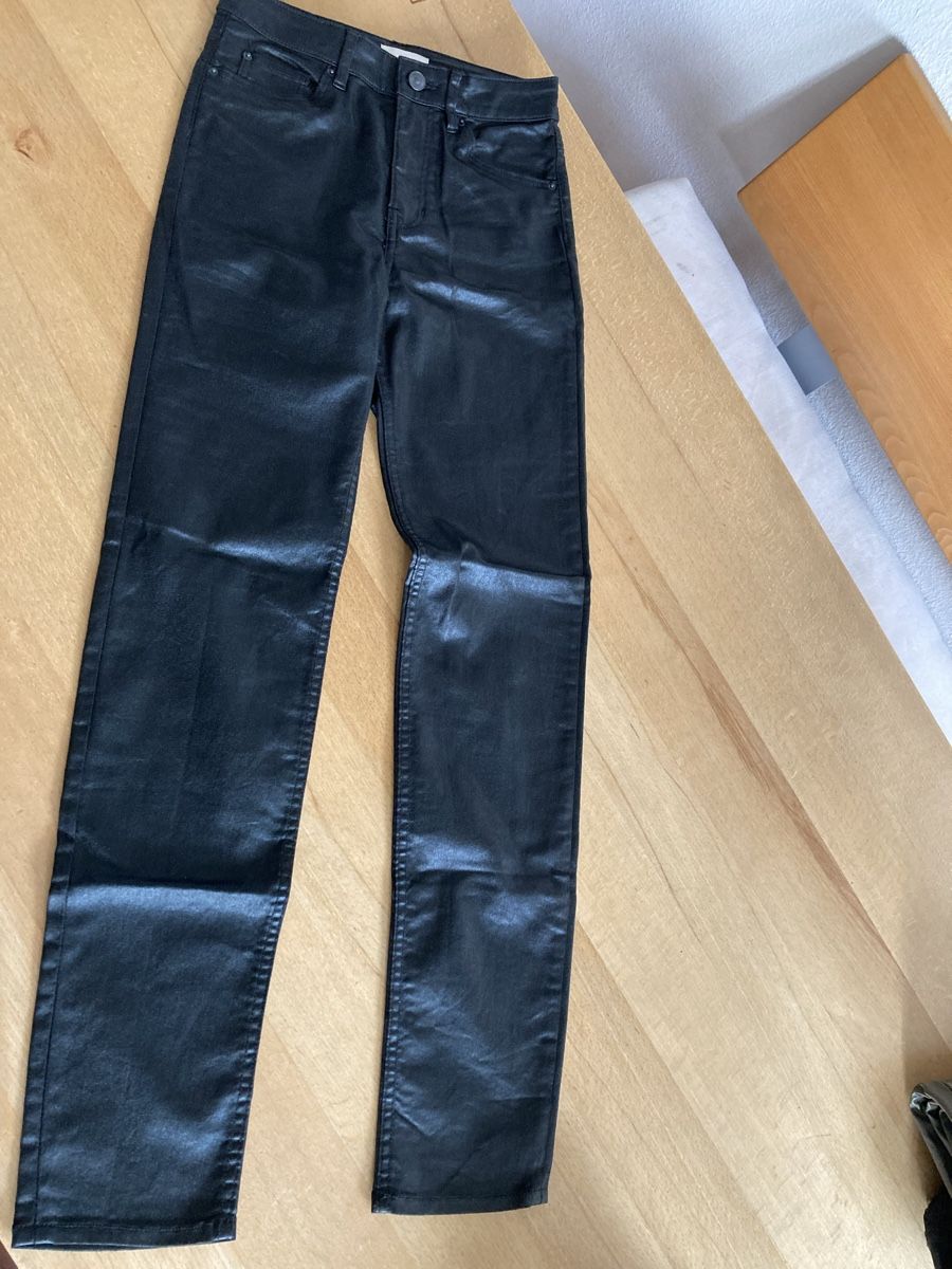 Pantaloni: Hose schwarz glänzend Gr 34 – Nuovo (secondo la descrizione) da Rickenbach ZH venduto da Vanijo