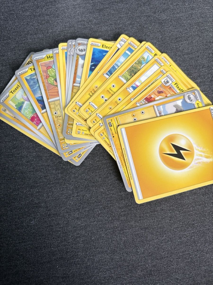 Cartoline: Pokemon 25 Elekrokarten Stapel Englisch – Usato da Möhlin venduto da akocak