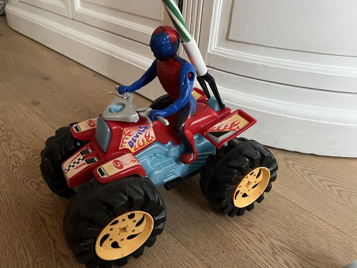 Giocattoli: Spiderman Quad mit Lenkstange, Red Devils für Kleinkinder – Usato da Oensingen venduto da katepe 1