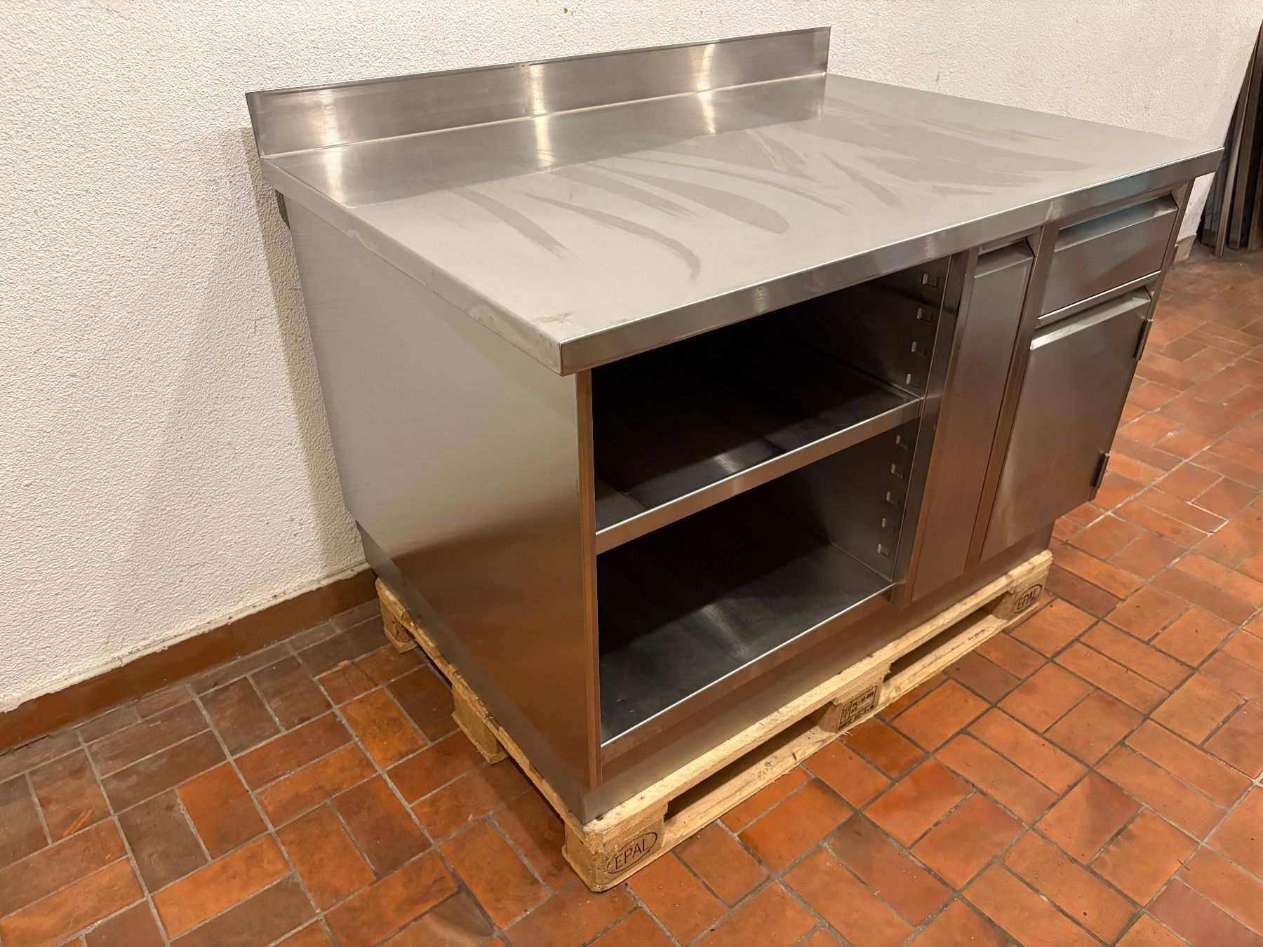 Cucine complete: Gastro Edelstahlmöbel,Arbeitstisch – Usato da goldau venduto da G.app 1