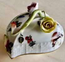 Herend Herzdose 6003 FRN – handbemalt – Rosen & Blumen
