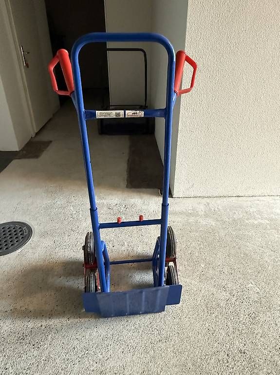 Tous les outils: Treppensackkarre / Treppensteiger  neuwertig – D'occasion à Malters par jap_8b55