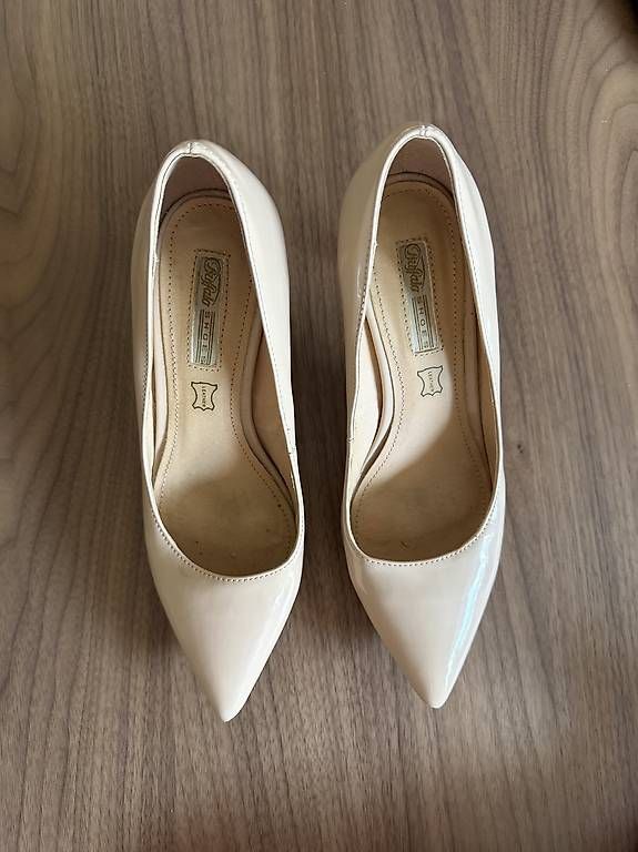 Buffalo Scarpe da donna: Buffalo Lack Pumps Nude Gr. 39 – Usato da Zürich venduto da My_little_boutique