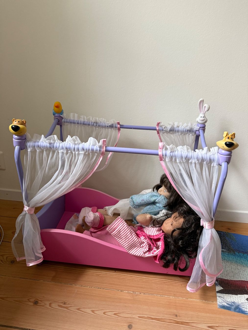 Puppen: Puppenbett – Gebraucht aus Meilen von oli_yp7q