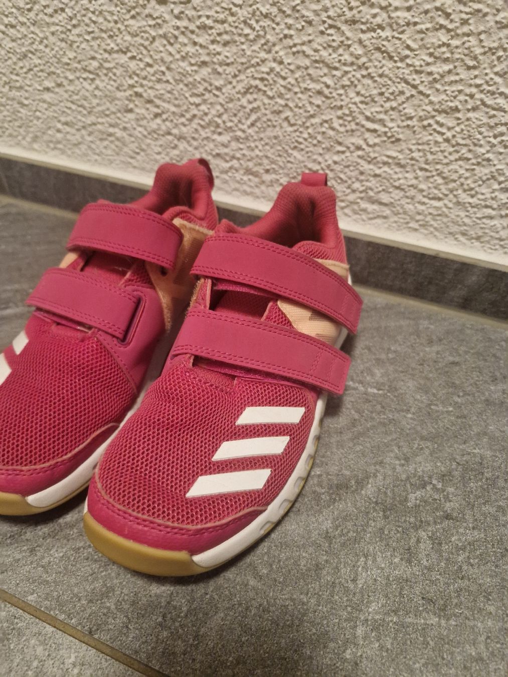 Adidas Schuhe für Mädchen: Adidas Hallenschuhe – Gebraucht aus Büetigen von Marda2
