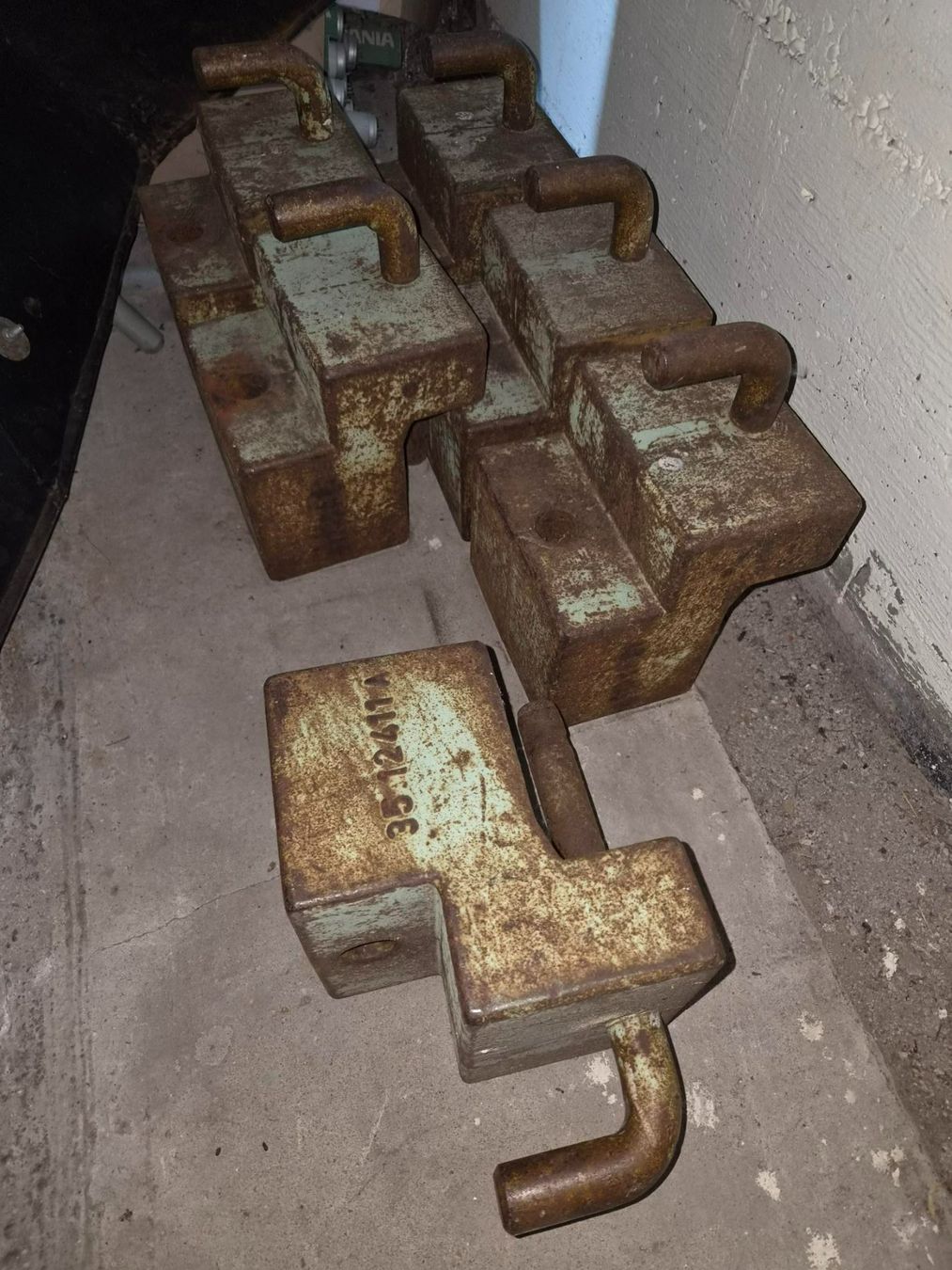 Bührer Tracteurs: 6 Stück Original Bührer Traktor Frontgewichte – D'occasion à Dürnten par Bachtel84 2