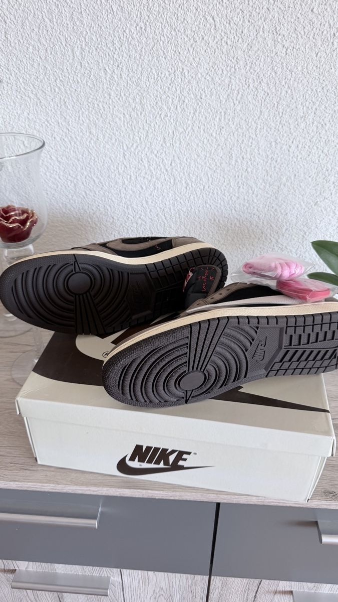 Jordan Scarpe da uomo: Nike Air Jordan 1 Low Gross 43 – Nuovo e nell'imballaggio originale da Buttikon SZ venduto da mei_s7q9 3
