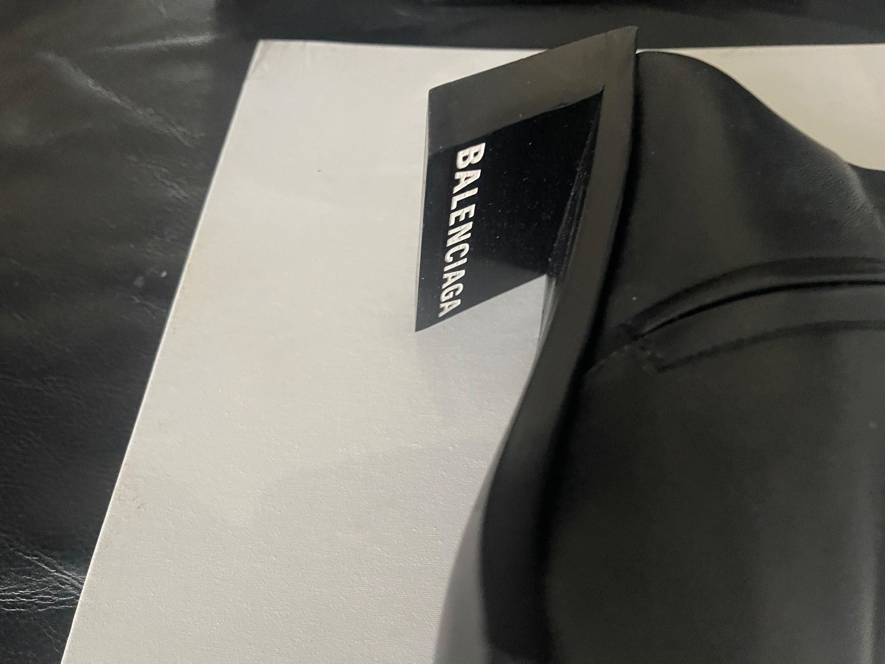 Balenciaga Chaussures femmes: BALENCIAGA   Neu – Neuf avec emballage d'origine à Hinterkappelen par lid_9h7j 4