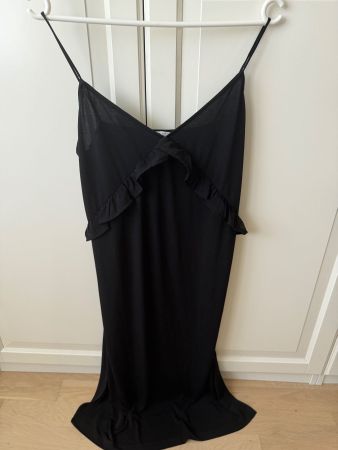 Zara Kleid schwarz Gr. M mit Rüschen guter Zustand