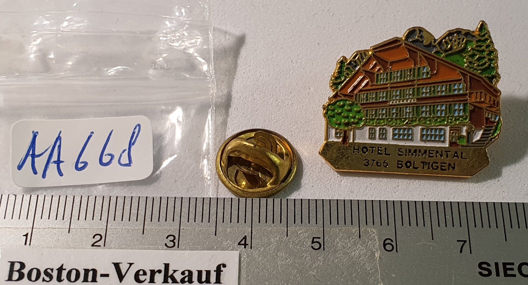 Placchette & Badge: AA668 - Pin Hotel Simmental 3766 Boltigen – Usato da Reinach BL venduto da Boston-Verkauf 1
