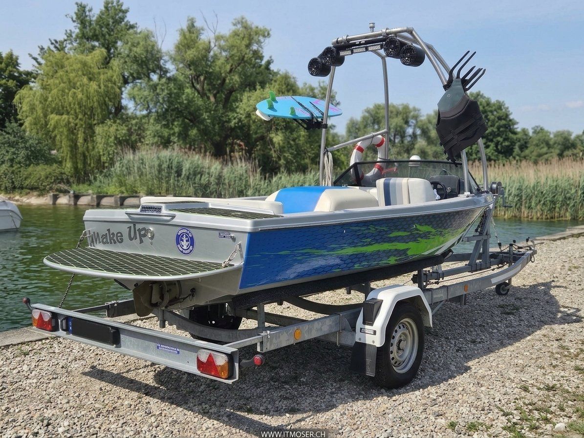 Schweizer Barche: HERBST-SCHNÄPPCHEN Wakeboard-Boot inkl. Trailer – Usato da Môtier (Vully) venduto da K.U.M. 1
