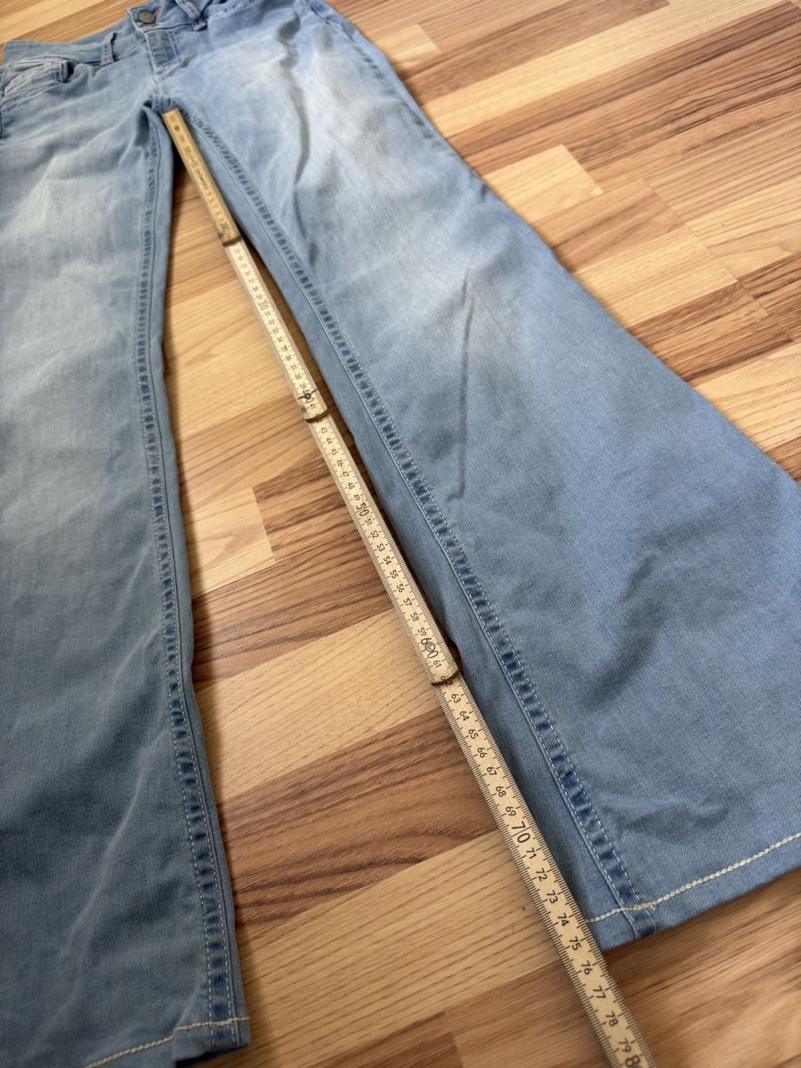 Jeans: Hell Blaue Bootcut Jeans – D'occasion à Allschwil par power9000 5