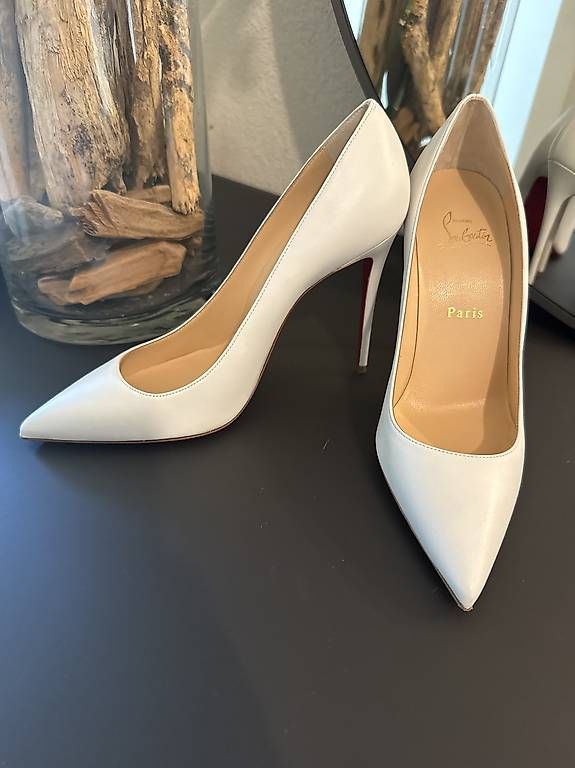 Damenschuhe: Louboutin Kate weiss Gr. 39 – Gebraucht aus Schindellegi von wae_fhj7 1