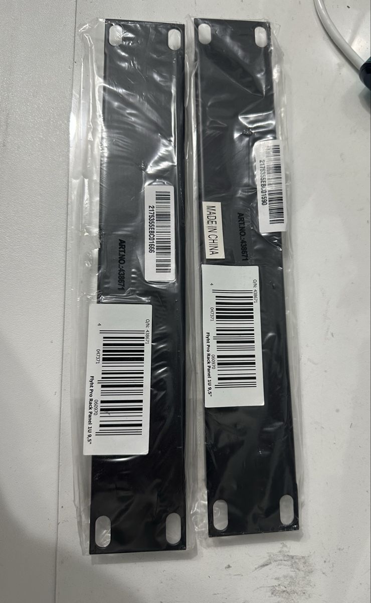 Racks & Cavalletti: Rack Panel 9,5” x2 – Nuovo e nell'imballaggio originale da Embrach venduto da niz_8sff