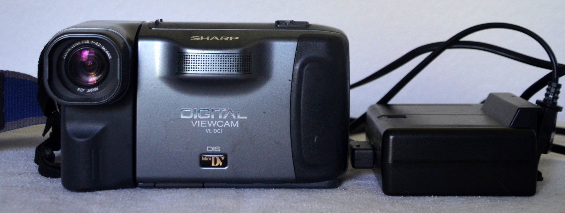 Sharp Videocamere: Sharp  VL-DC1 MiniDV  Camcorder / caméscope – Nuovo e nell'imballaggio originale da Collonges venduto da arashee