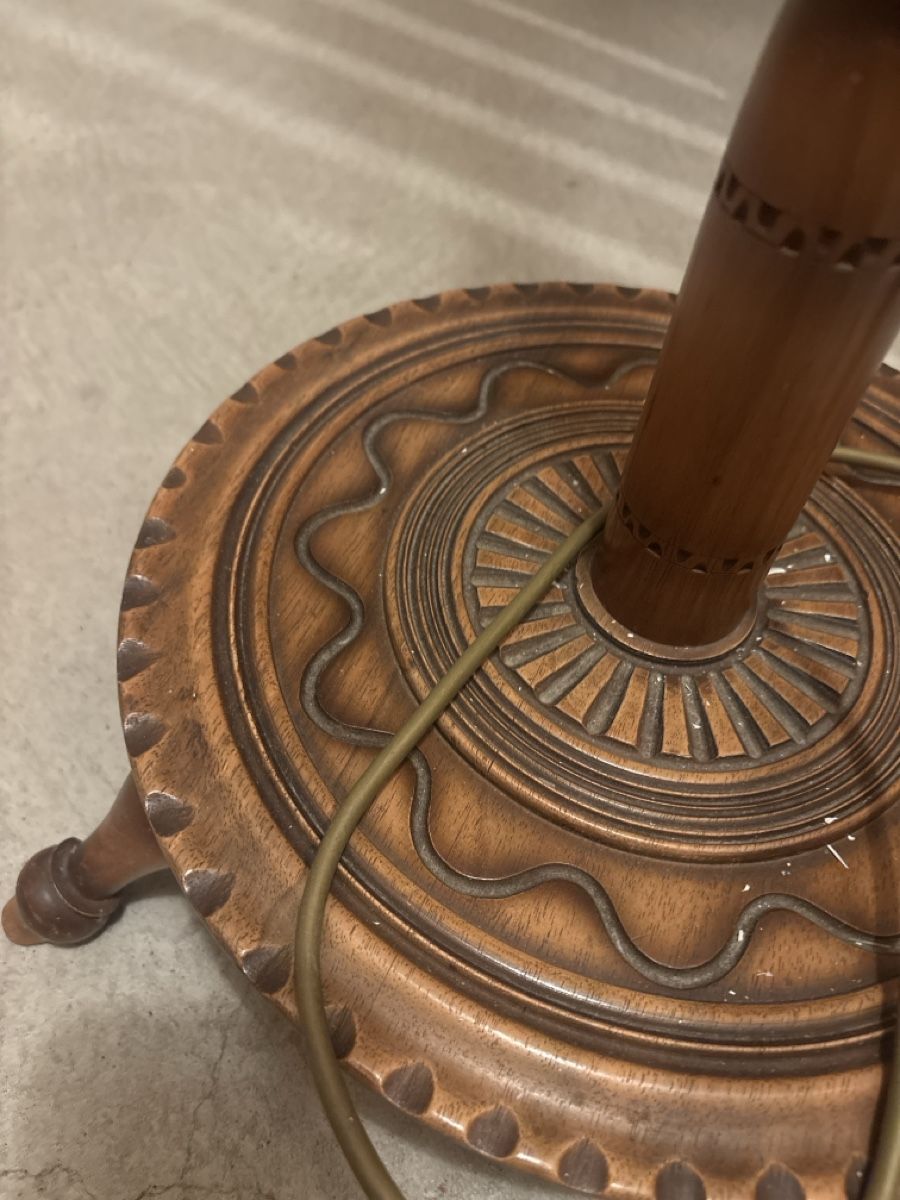 Lampade: Stehlampe Holz gedrechselt  – Difettoso da Zürich venduto da Fuxion 2