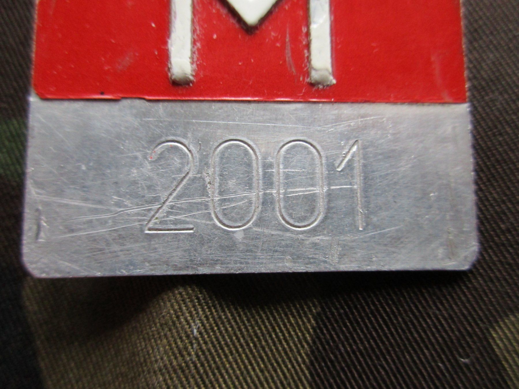 Schweizer Armee Insegne: Militär-Velonummer "M 2001" der Schweizer Armee – Usato da Schafisheim venduto da reno007 2