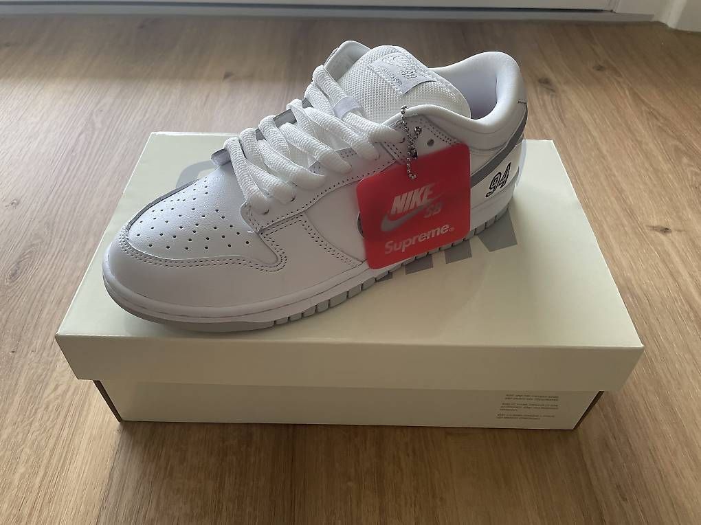 Scarpe da uomo: Supreme Nike SB dunk low – Nuovo e nell'imballaggio originale da Niederuzwil venduto da Ferdi_Fuchs