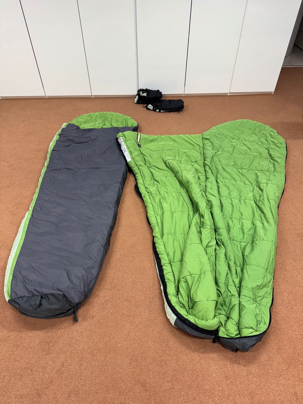 Schlafsäcke: 2 magnifiques sacs de couchage comme neuf – Neu (gemäss Beschreibung) aus Nyon von Swiss.quality 1