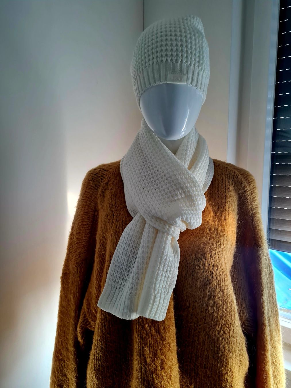Guanti & manicotti: Mütze, Schal  & Handschuhe DKNY – Nuovo e nell'imballaggio originale da Schaffhausen venduto da Catboot01 4