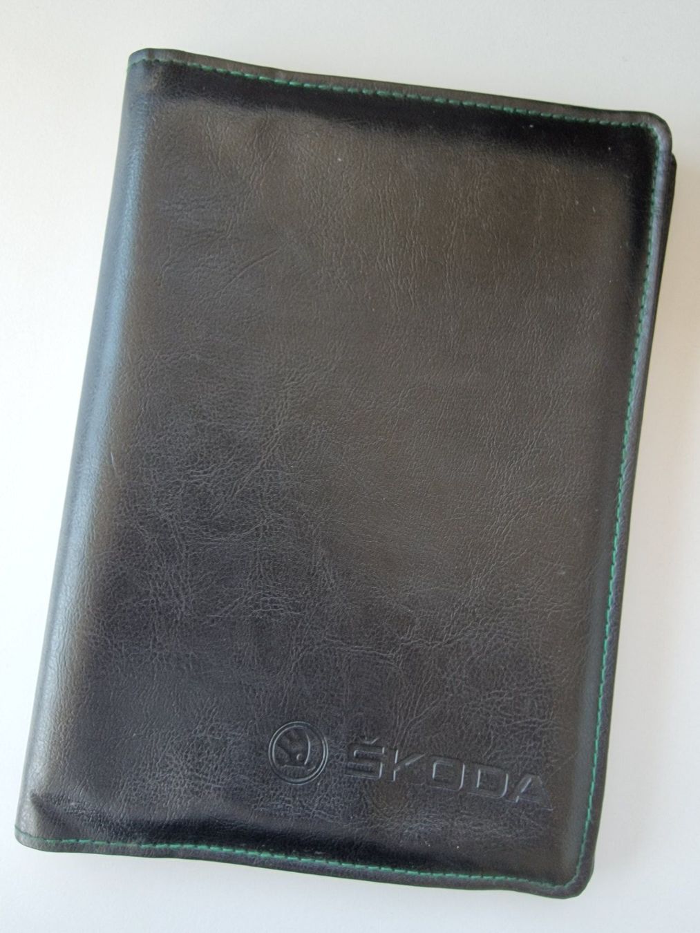 Skoda Tutti pezzi di ricambio auto: Original Skoda Bordmappe Ledermappe - gut erhalten – Usato da Thayngen venduto da Mrsmartbuy
