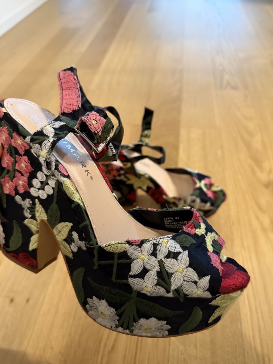 Primark Scarpe da donna: Bestickte High Heels mit Blumenmuster – Nuovo e nell'imballaggio originale da Döttingen venduto da SenKirman 4