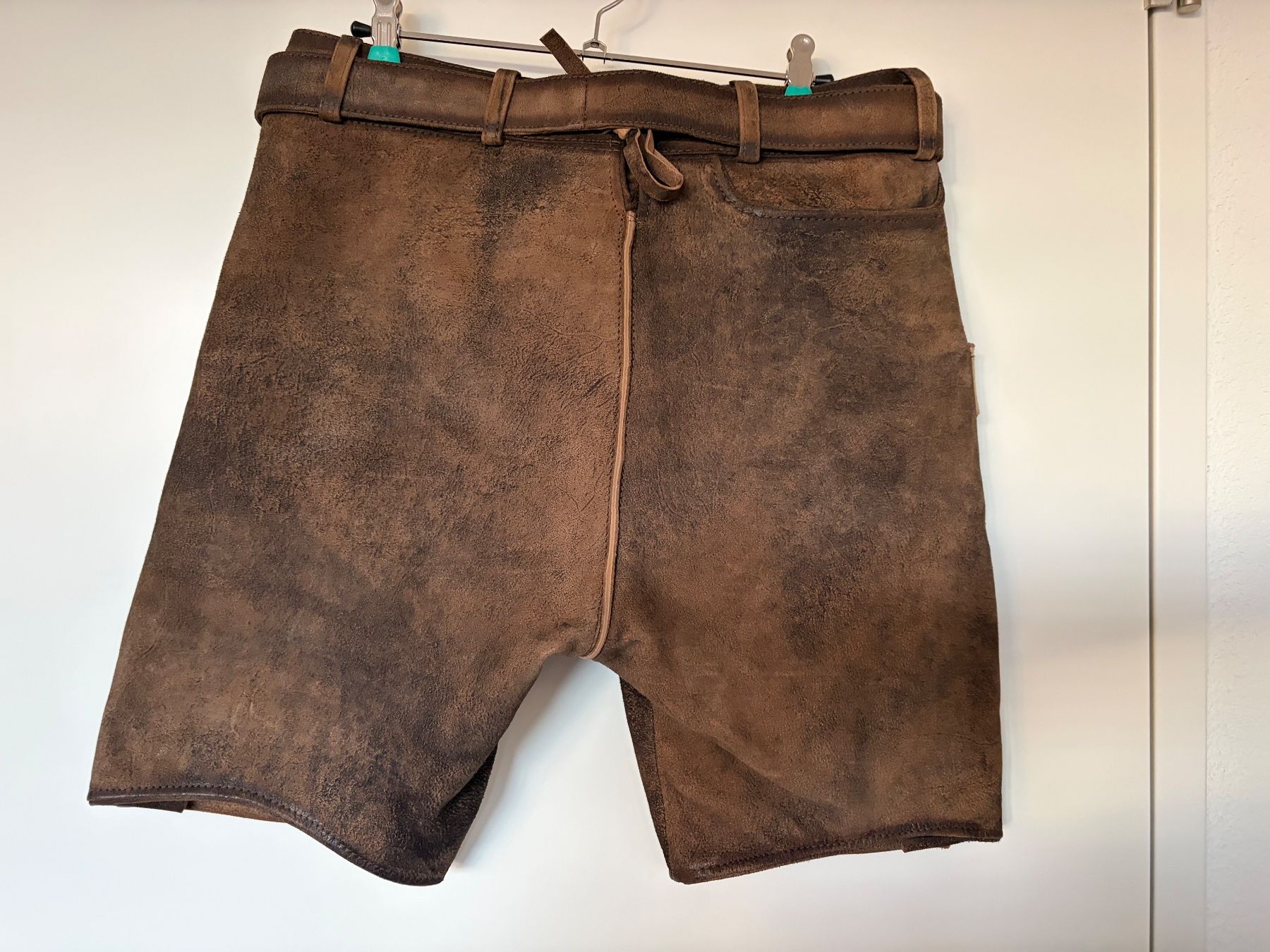Pantalons: Lederhose Grösse 48 – Neuf (Voir description) à Winterthur par Geissifant 1